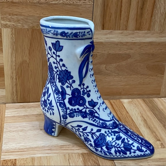 Vintage The Canton Collection by Two’s Co Blue & White Porcelain Boots Planter - Picture 4 of 14